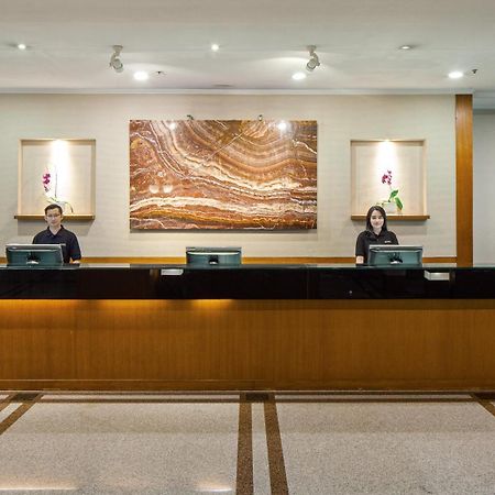 Artotel Gelora Senayan Giacarta Esterno foto