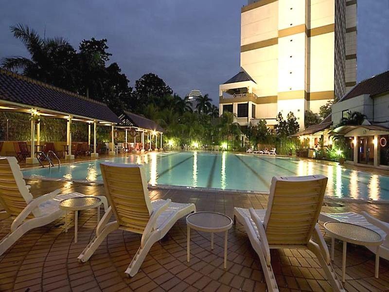 Artotel Gelora Senayan Giacarta Esterno foto